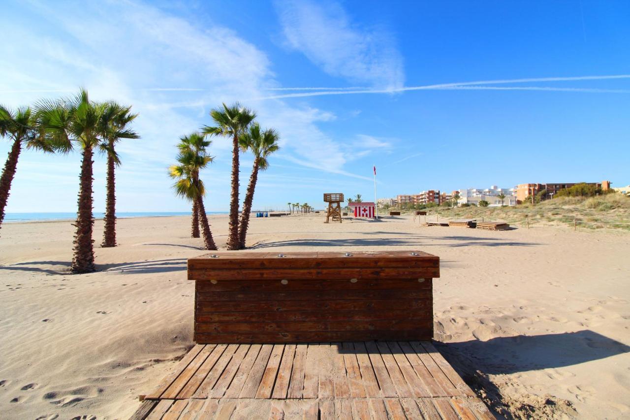 Global Properties, Nuevo En La Playa De Apartment